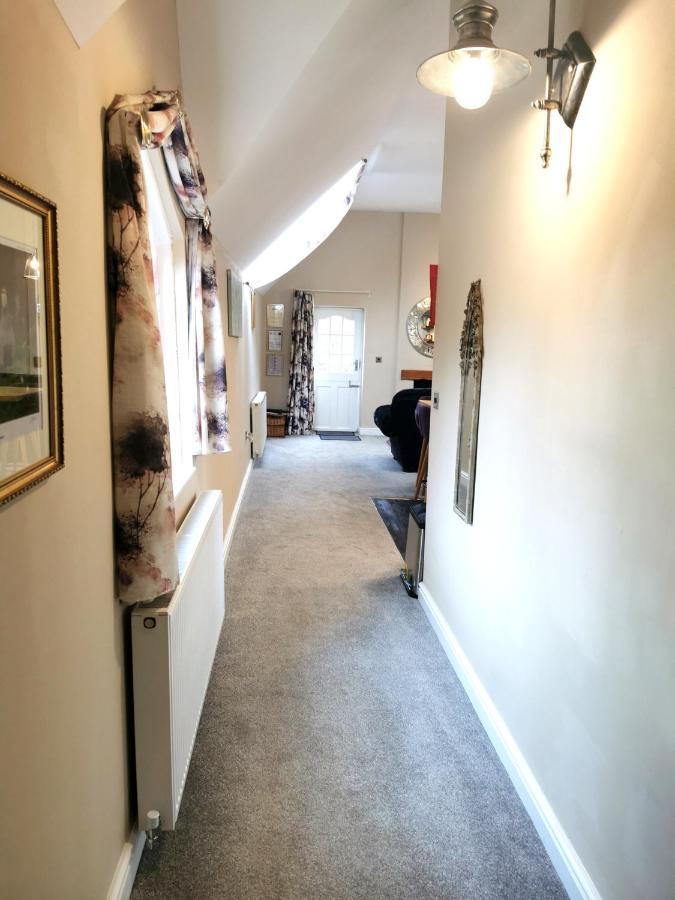 The Coach House Apartment At Cefn Tilla Court, Usk Esterno foto