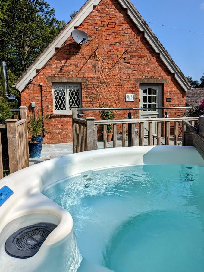 The Coach House Apartment At Cefn Tilla Court, Usk Esterno foto