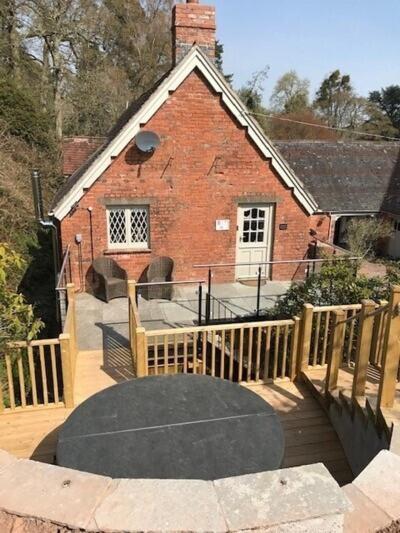 The Coach House Apartment At Cefn Tilla Court, Usk Esterno foto