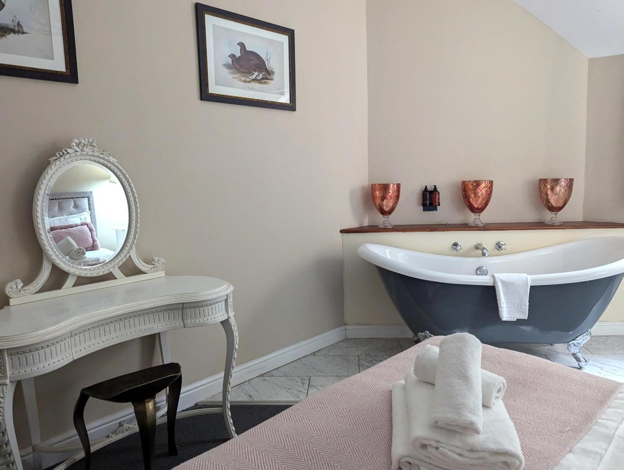 The Coach House Apartment At Cefn Tilla Court, Usk Esterno foto